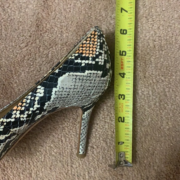 Like NWOT Coach Snakeskin Heels!! - Picture 8 of 8